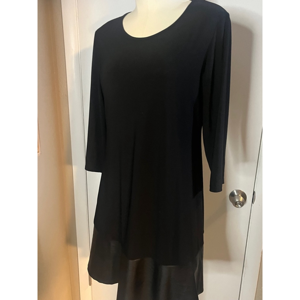 Womens black mini dress contrasting hemline 3/4 sleeve size medium like new - Picture 8 of 11